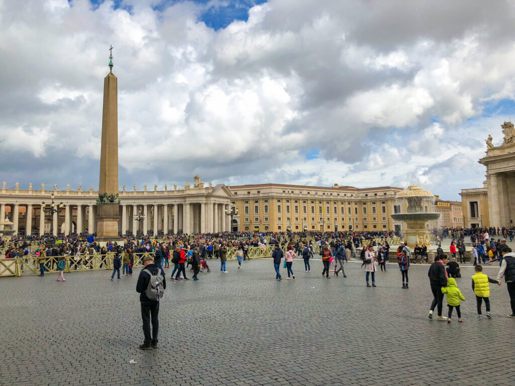 Place Saint-Pierre - Vatican - place impressionnante située en face de la basilique Saint-Pierre